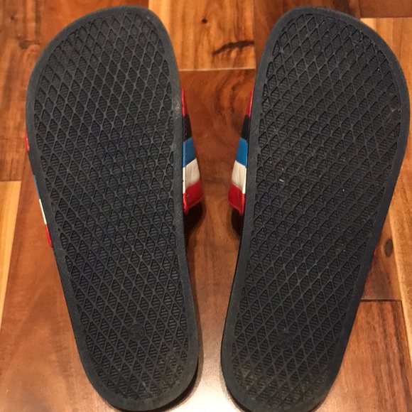 Size 5-6 Big Boys/Youth Slide Sandals from Old Navy - Picture 2 of 4